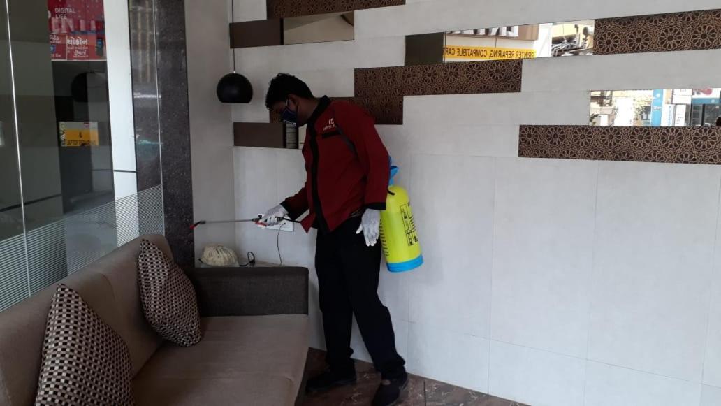 Hotel Pearl Vadodara Extérieur photo