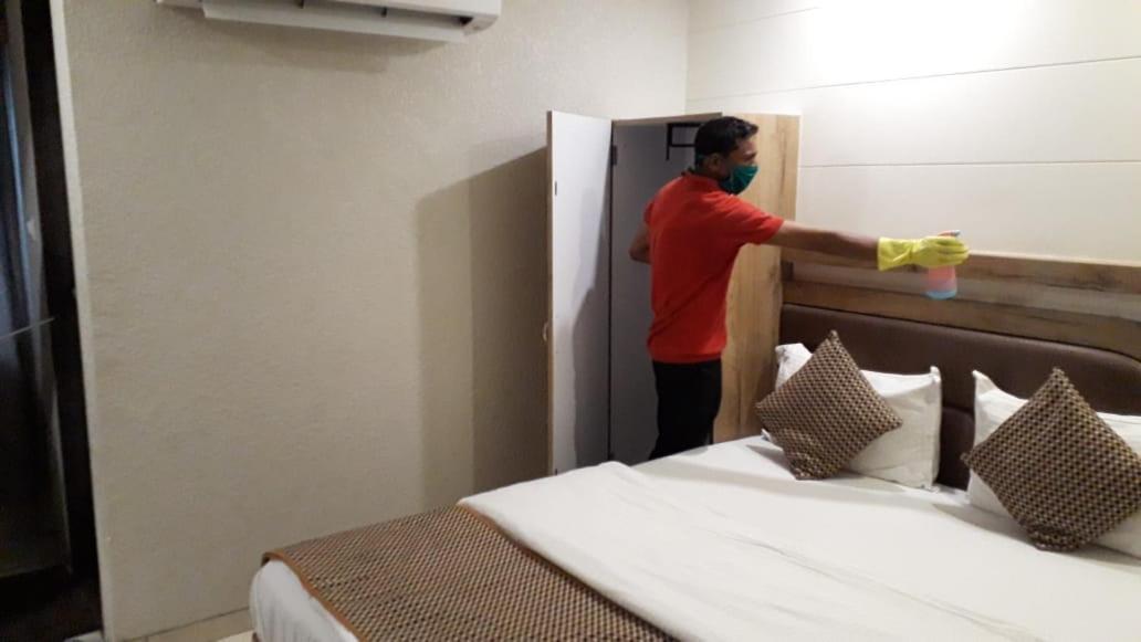 Hotel Pearl Vadodara Extérieur photo