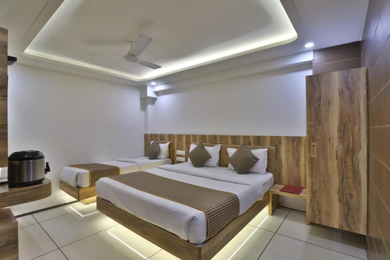 Hotel Pearl Vadodara Extérieur photo