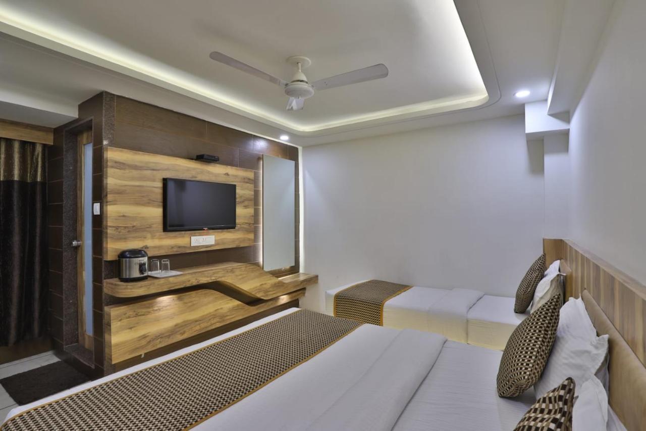 Hotel Pearl Vadodara Extérieur photo