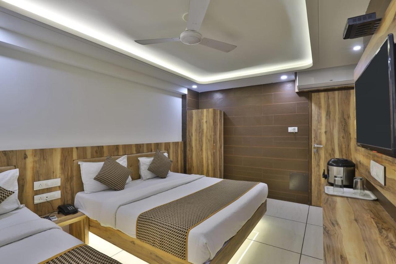 Hotel Pearl Vadodara Extérieur photo