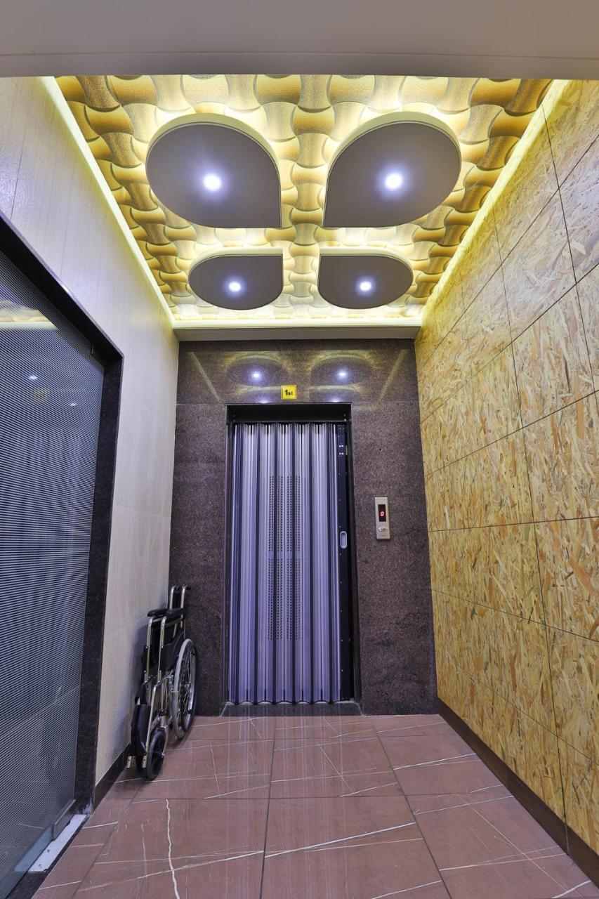 Hotel Pearl Vadodara Extérieur photo