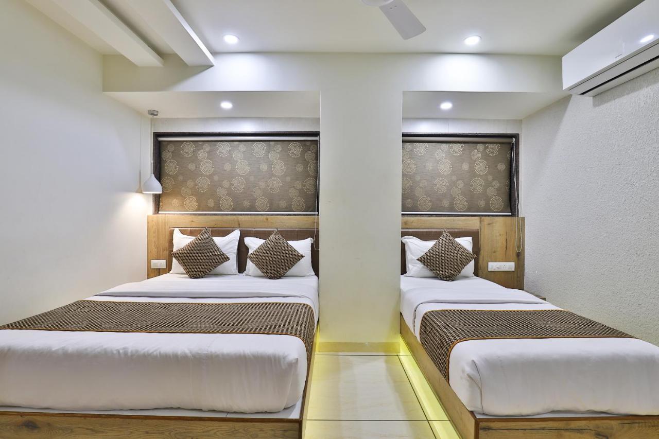 Hotel Pearl Vadodara Extérieur photo