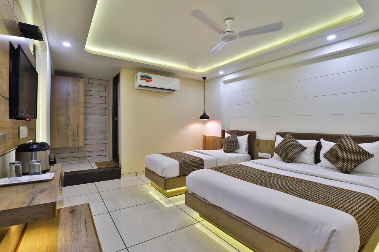Hotel Pearl Vadodara Extérieur photo