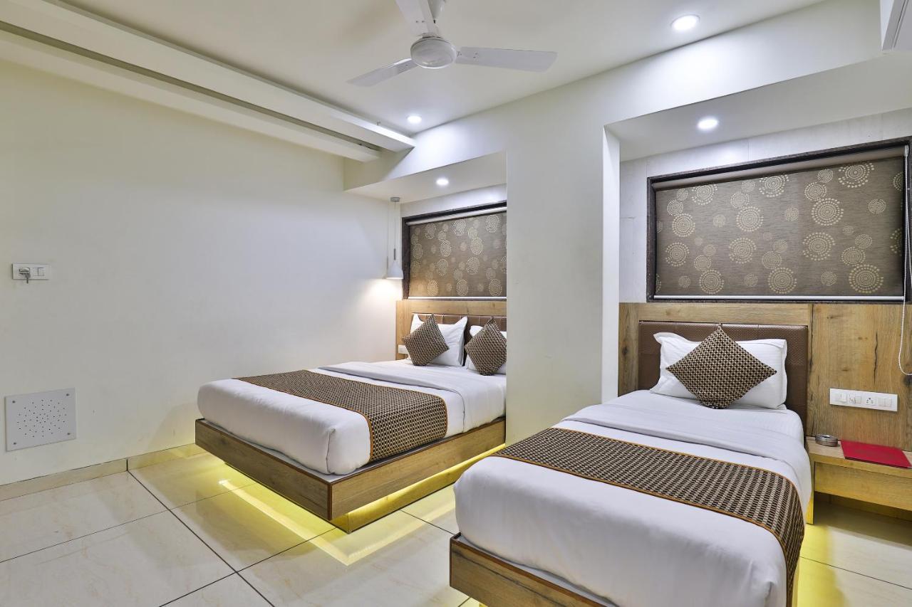 Hotel Pearl Vadodara Extérieur photo