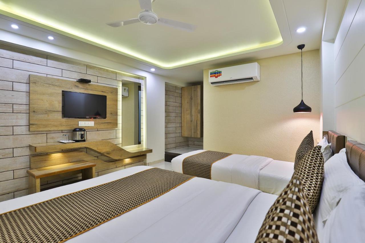 Hotel Pearl Vadodara Extérieur photo