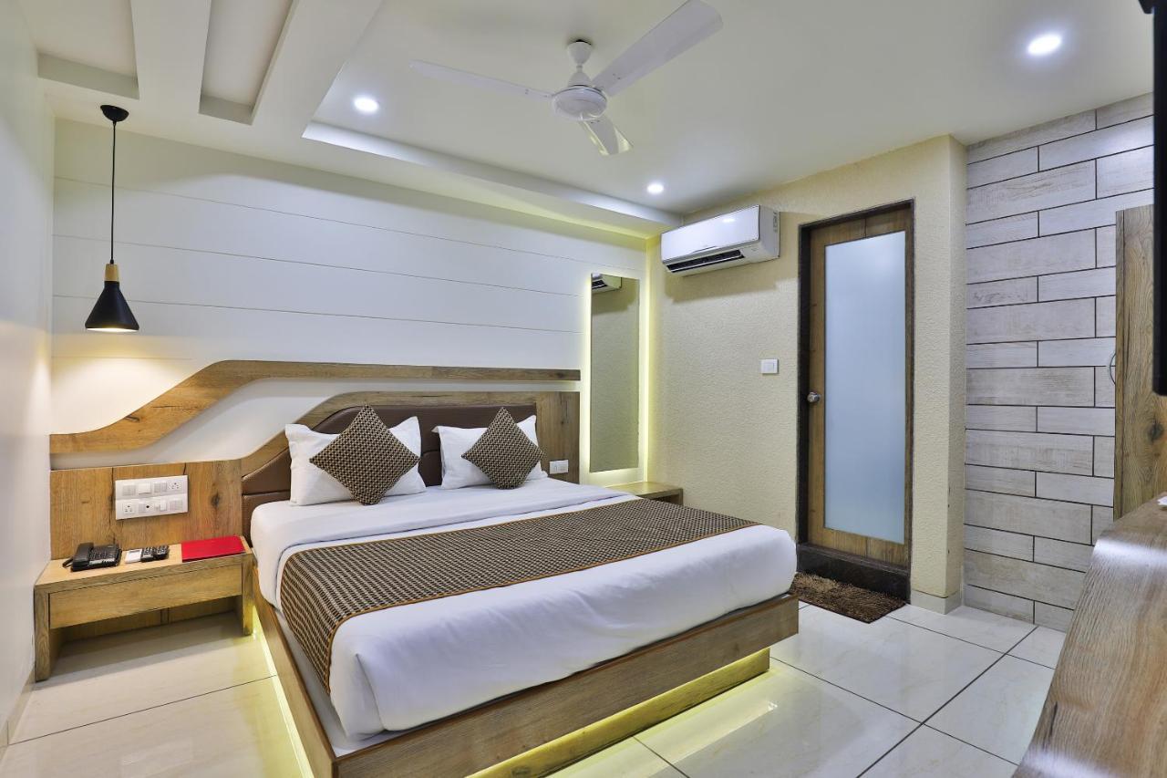 Hotel Pearl Vadodara Extérieur photo