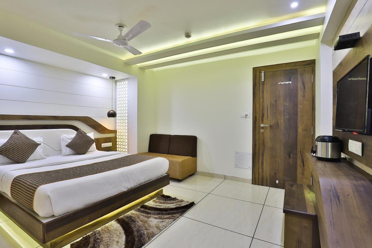 Hotel Pearl Vadodara Extérieur photo