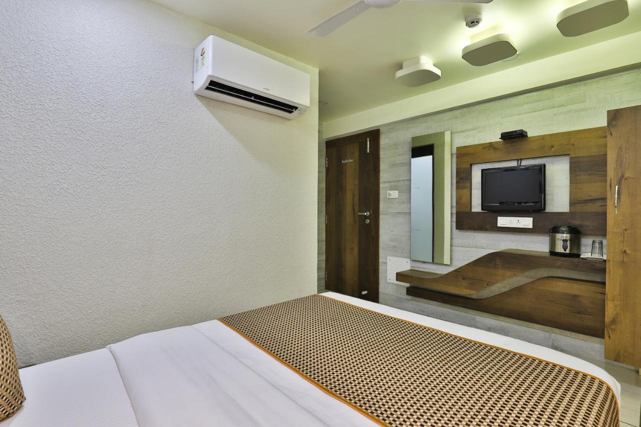 Hotel Pearl Vadodara Extérieur photo