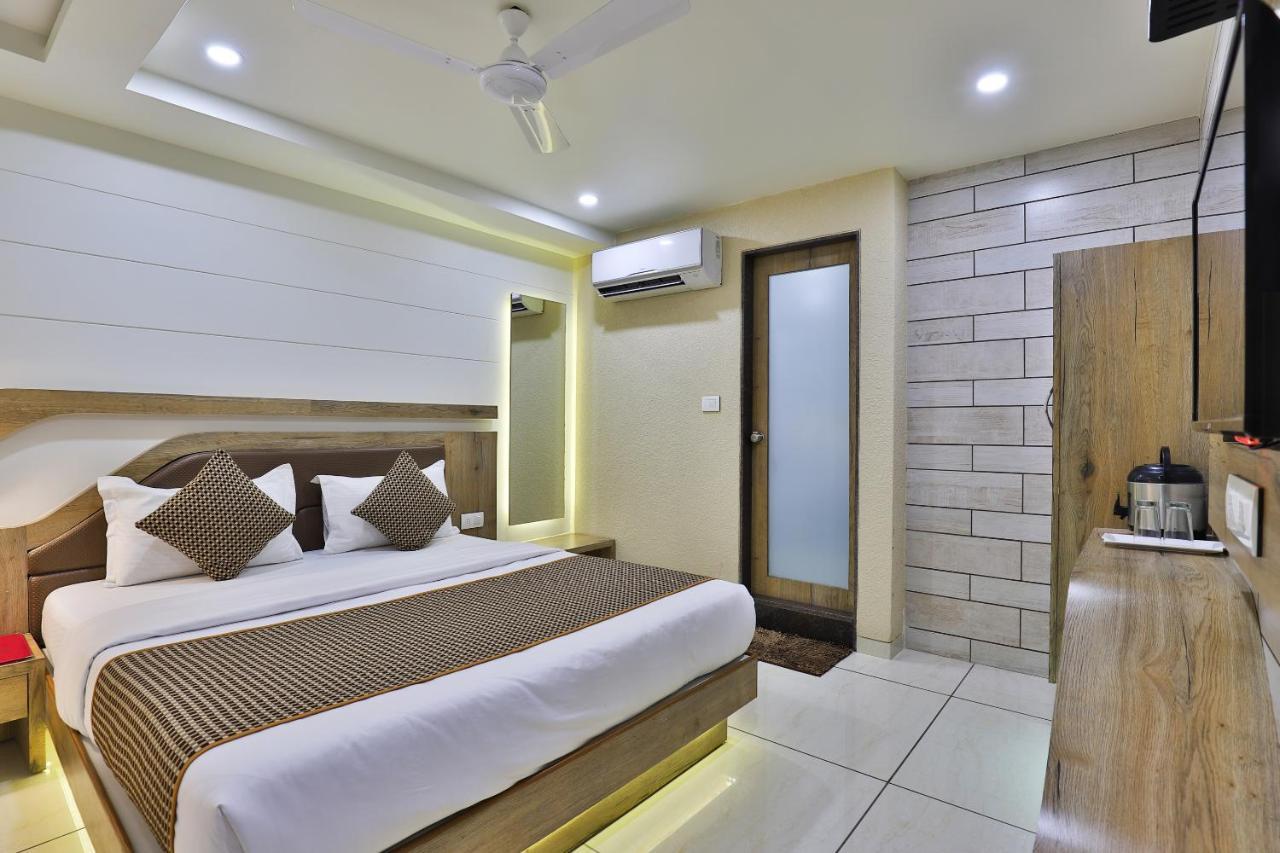 Hotel Pearl Vadodara Extérieur photo