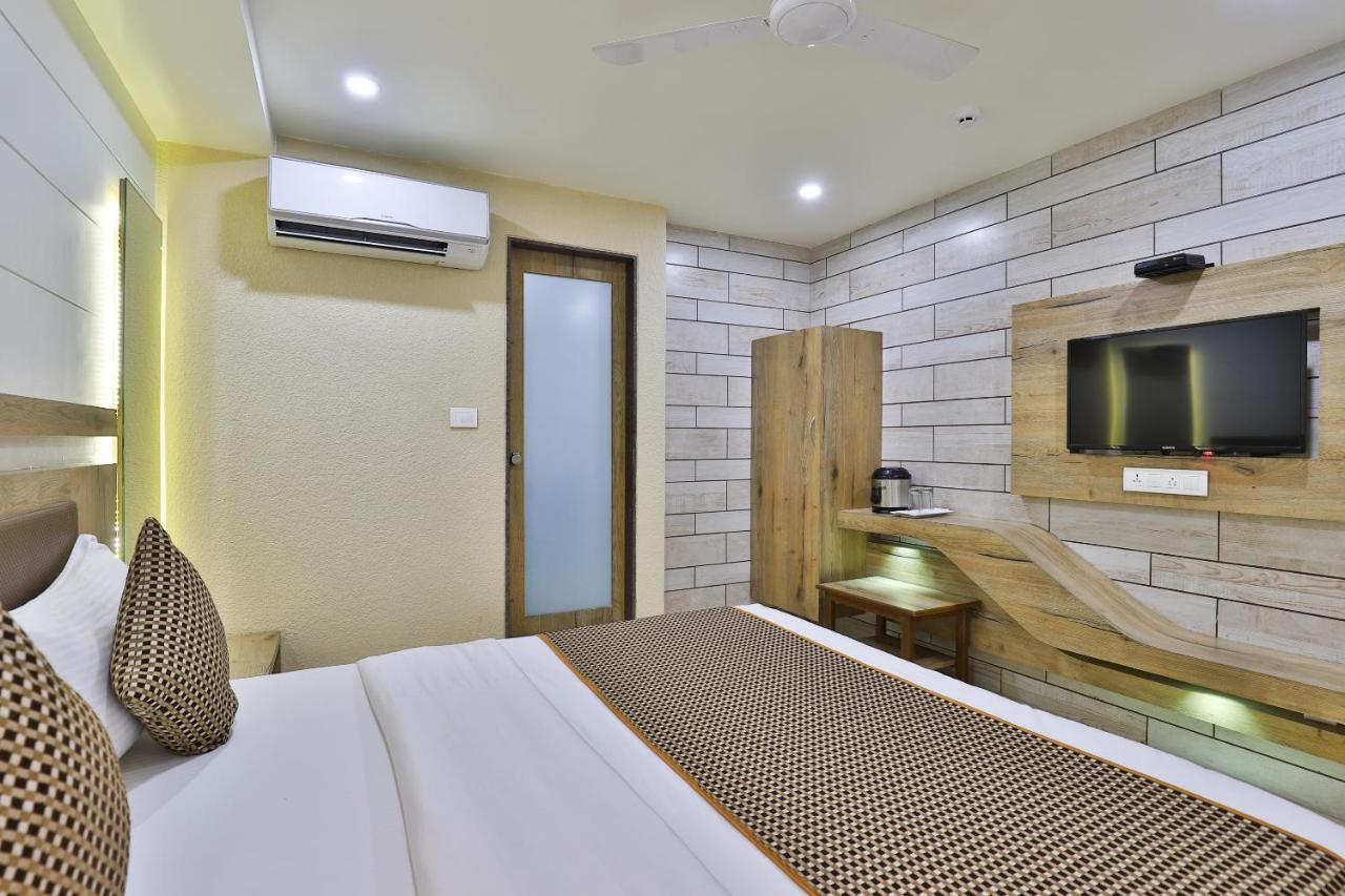 Hotel Pearl Vadodara Extérieur photo