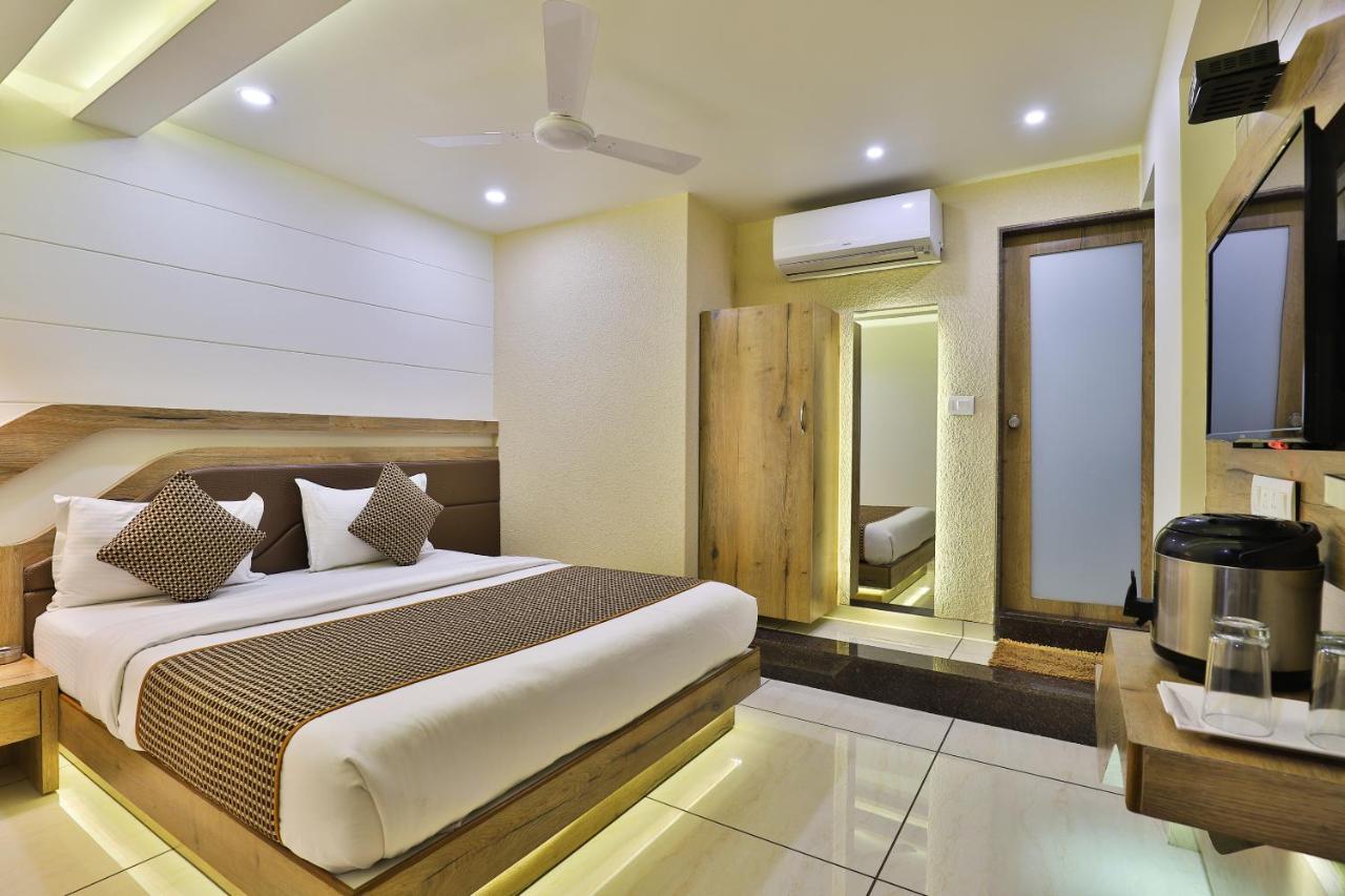 Hotel Pearl Vadodara Extérieur photo