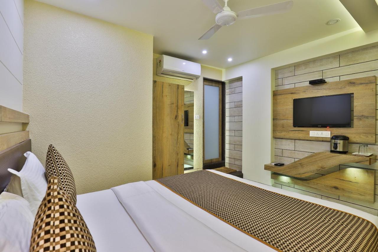 Hotel Pearl Vadodara Extérieur photo