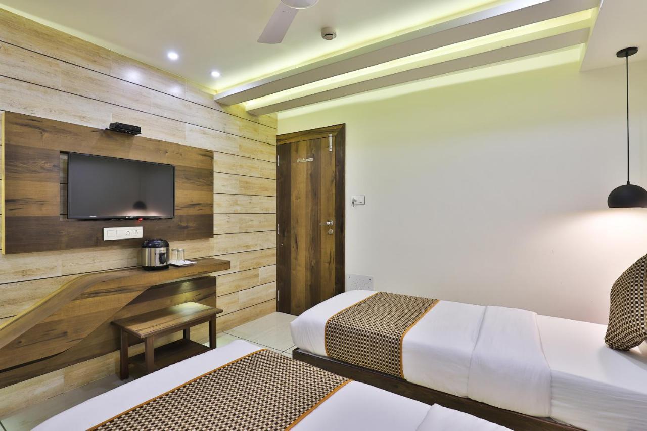 Hotel Pearl Vadodara Extérieur photo