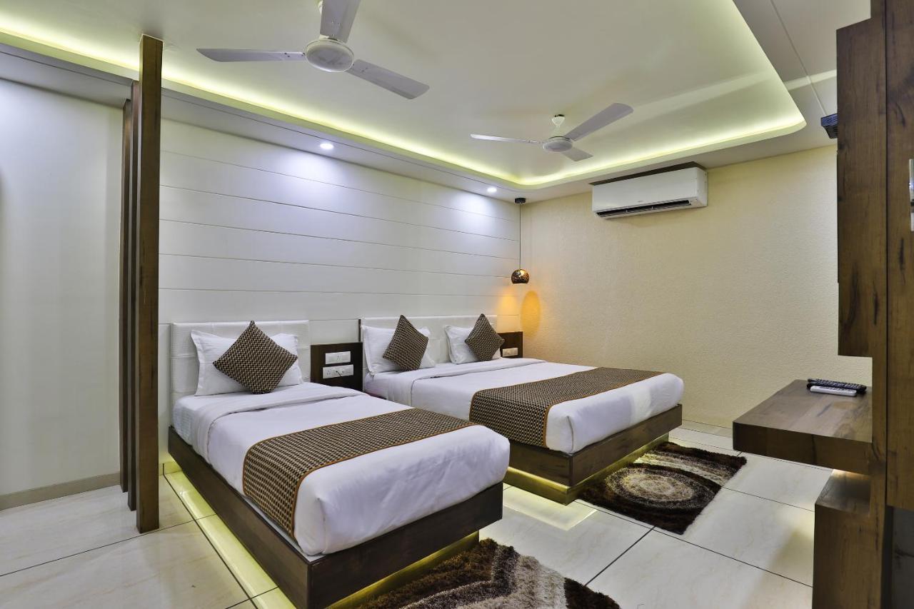 Hotel Pearl Vadodara Extérieur photo
