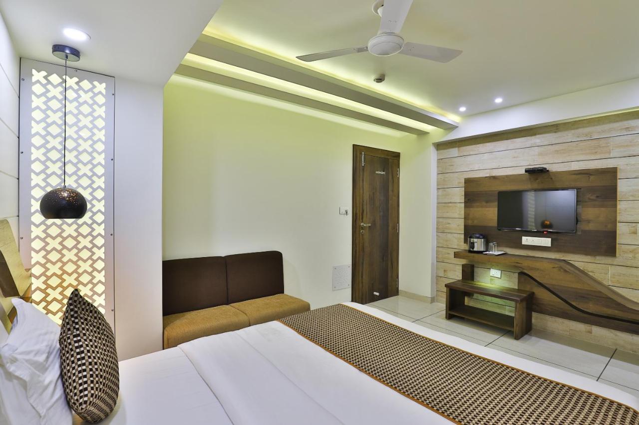 Hotel Pearl Vadodara Extérieur photo