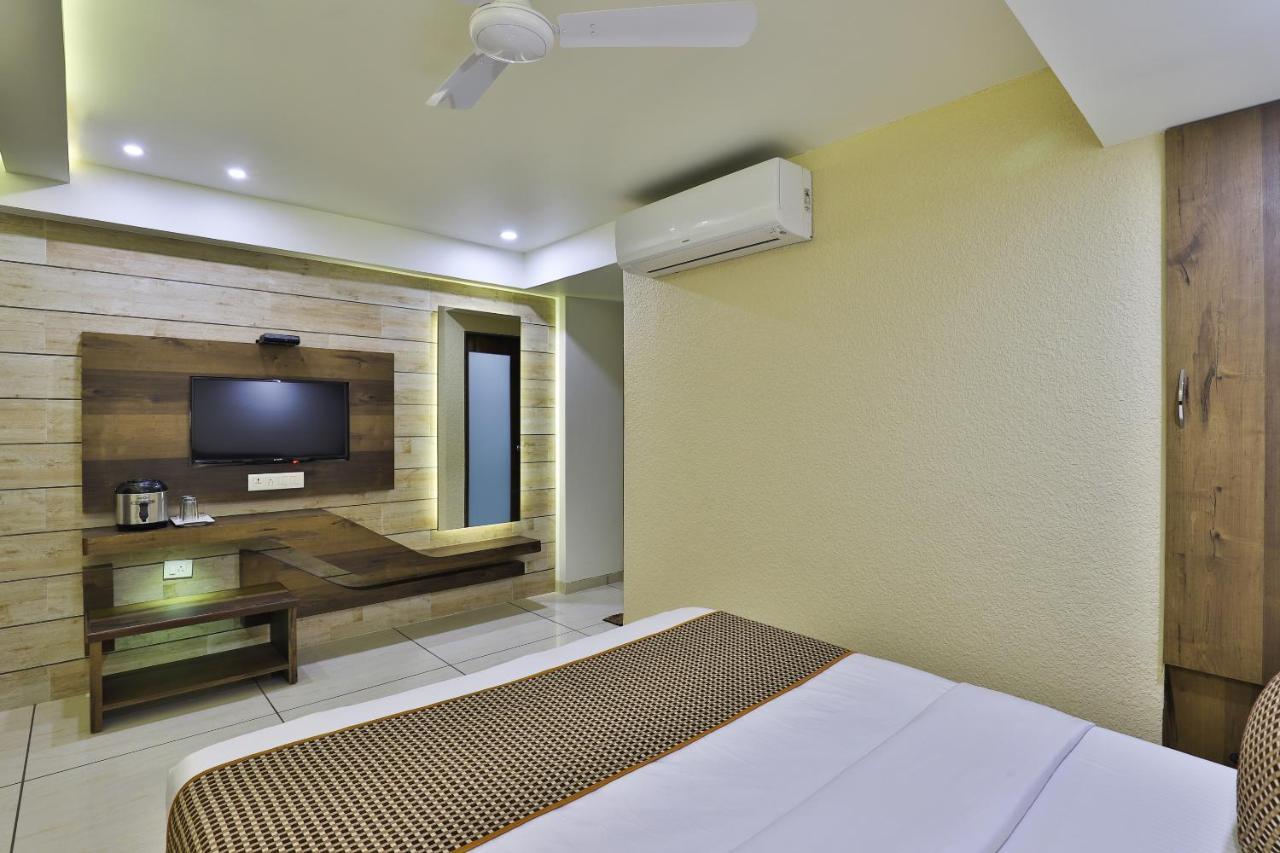Hotel Pearl Vadodara Extérieur photo