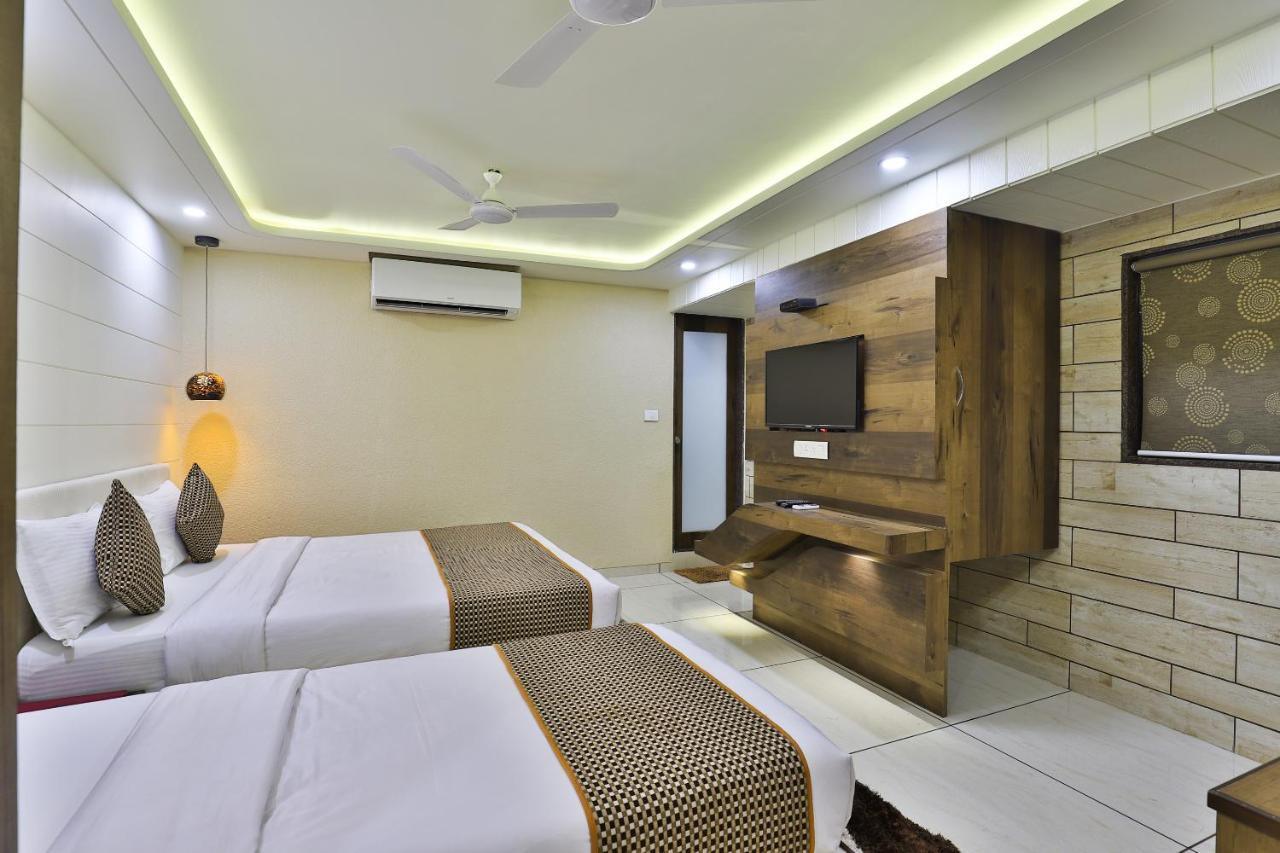 Hotel Pearl Vadodara Extérieur photo